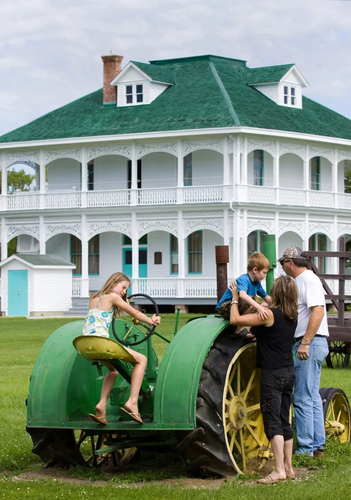 Doukhobor Heritage Village
